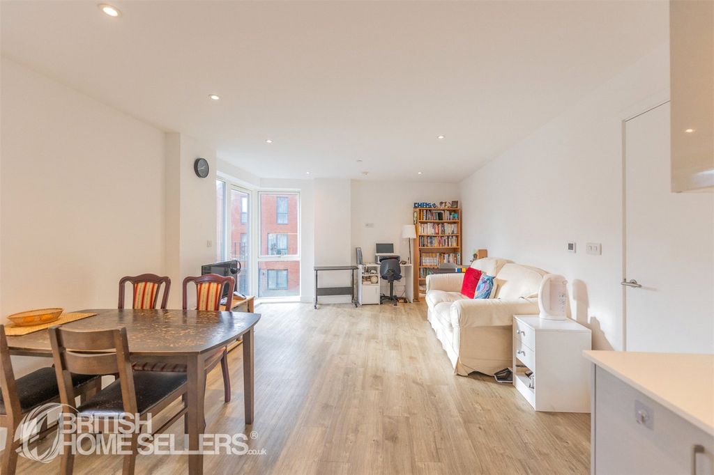 Property photo 3 of 20 Picture No. 17