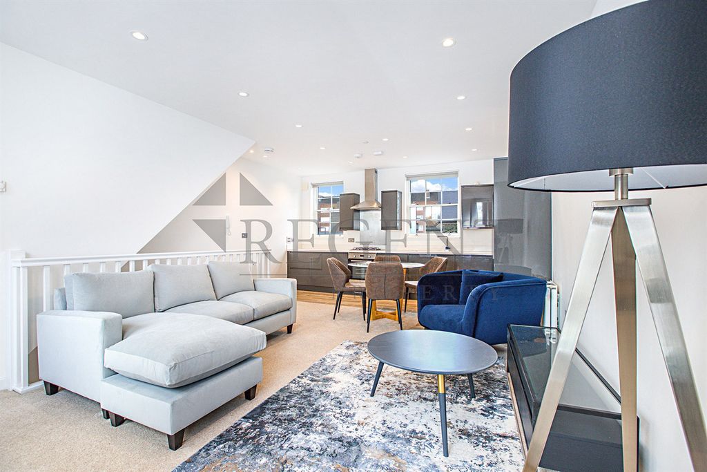 Property photo 3 of 10 Reception