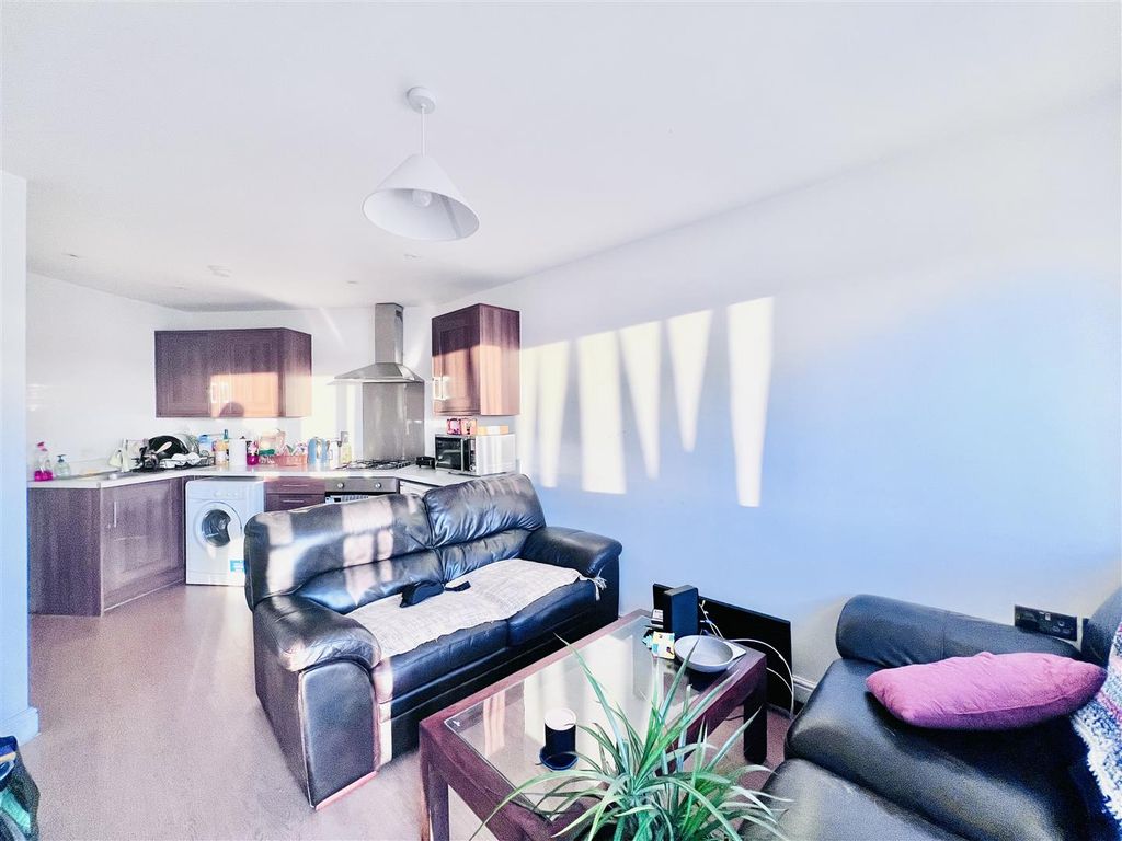 Property photo 2 of 10 Kitchen/Living