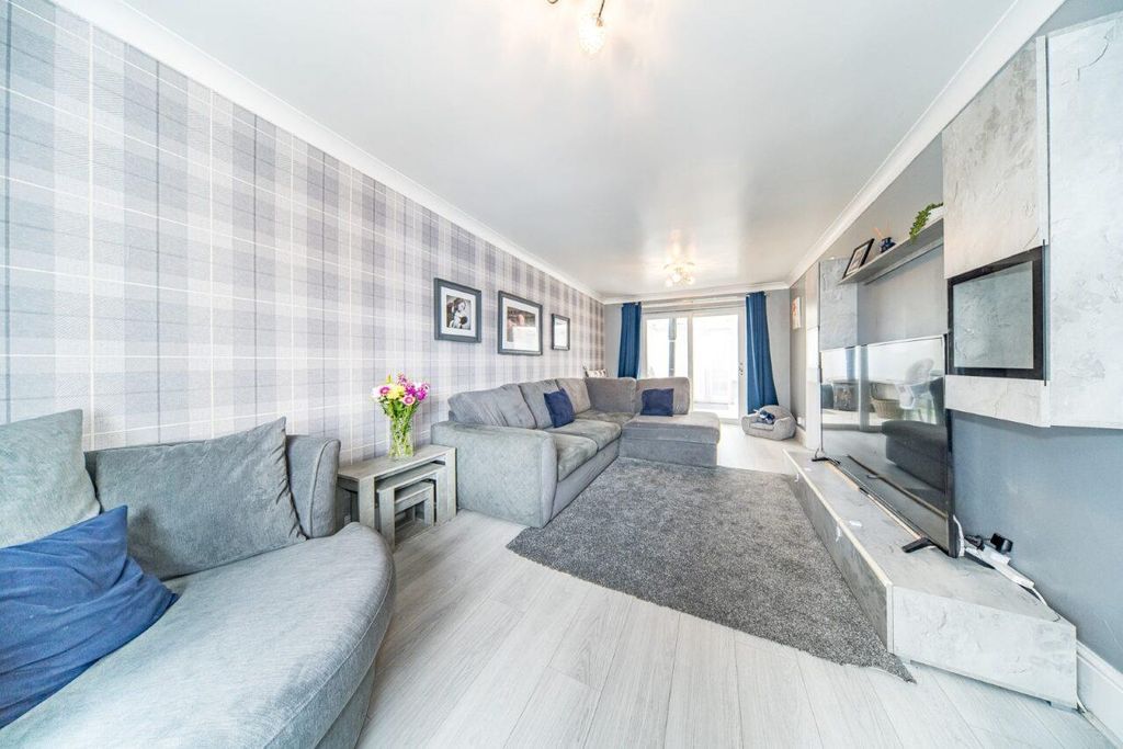 Property photo 2 of 16 26 Holden Road Lounge 2.Jpg