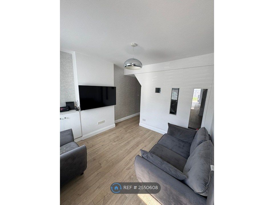 Property photo 2 of 19 Lounge
