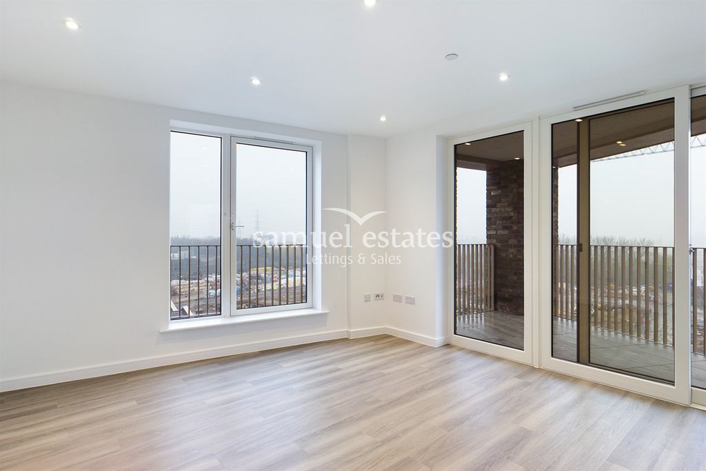 Property photo 1 of 12 Living Room