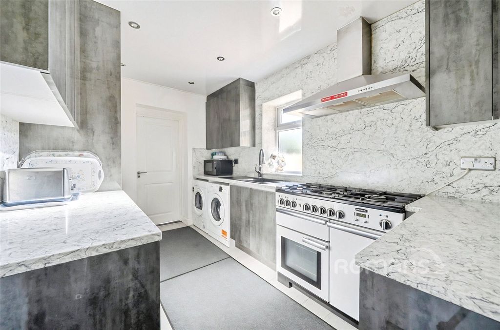 Property photo 3 of 20 Picture No. 27