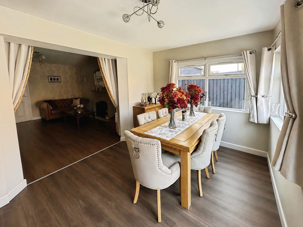 Property photo 3 of 18 Dining Room