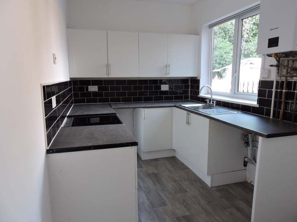Property photo 2 of 10 Kitchen