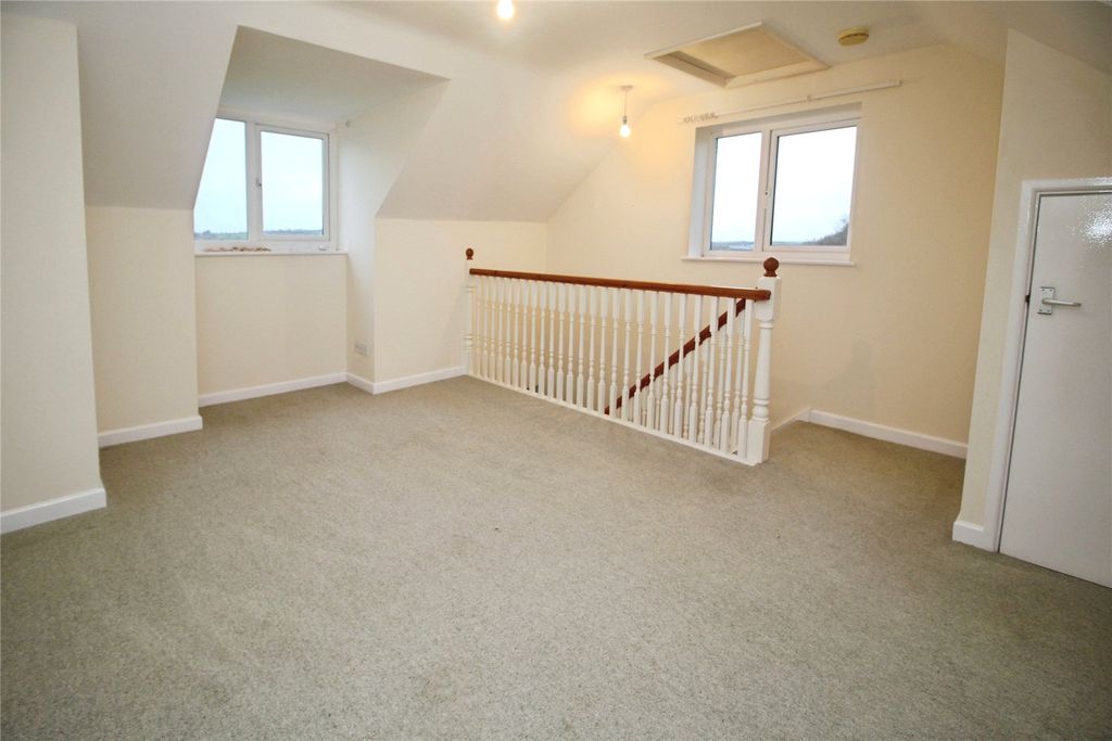 Property photo 3 of 16 Picture No. 02