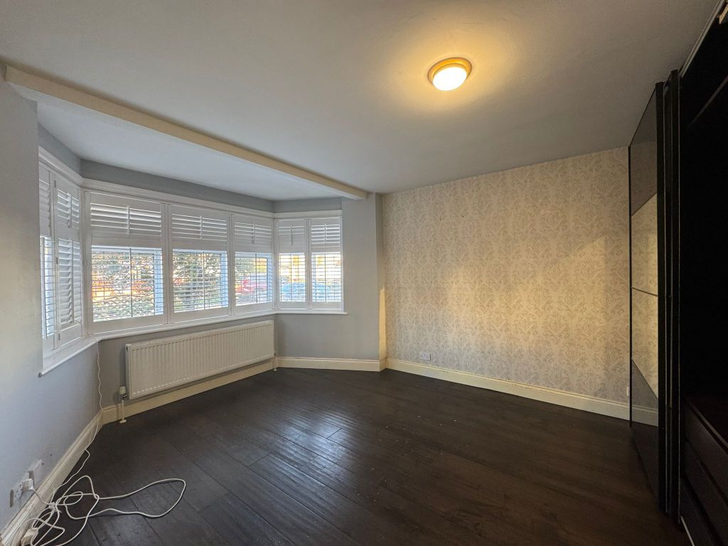 Property photo 2 of 19 Marketing - Grasmere Avenue  (10)