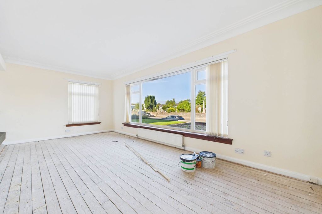 Property photo 2 of 27