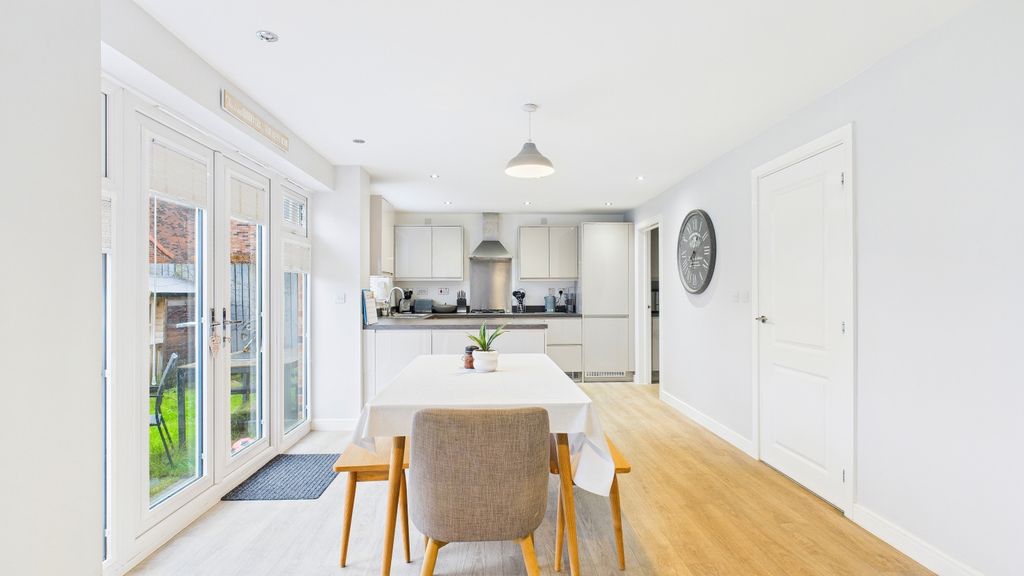 Property photo 3 of 17 Kitchen Dining Room
