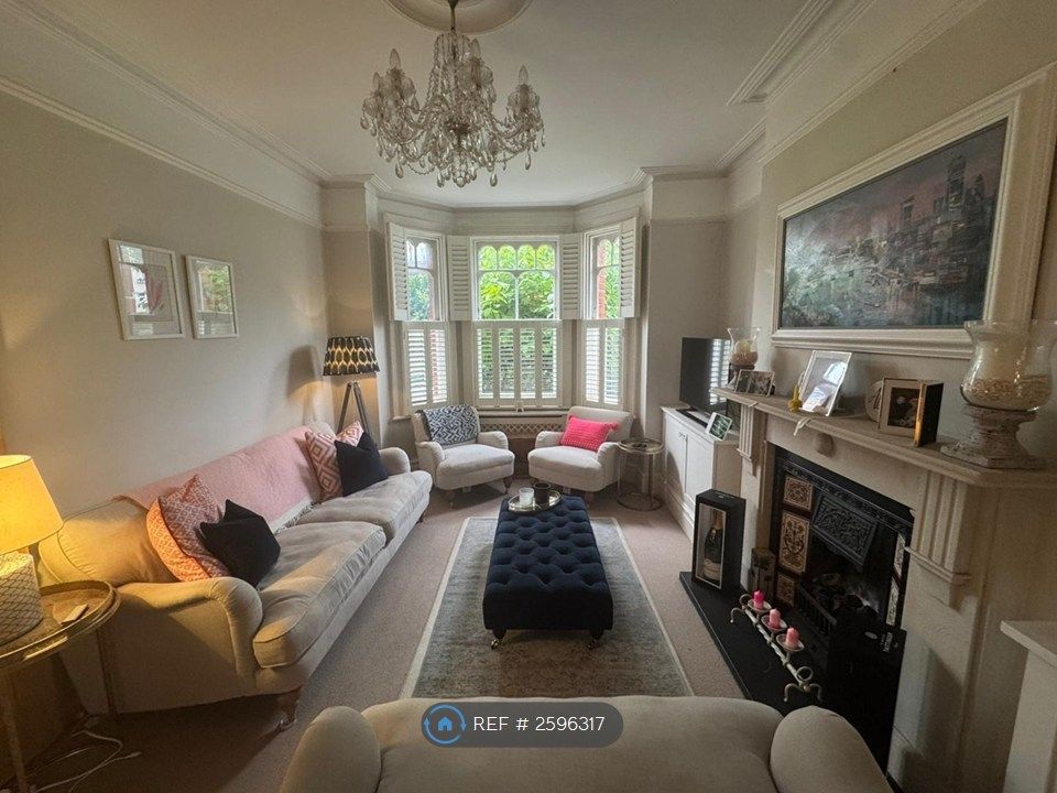 Property photo 3 of 22 Ground Floor Living Room