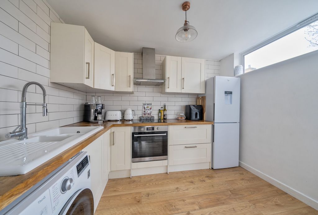 Property photo 2 of 11 1429594-5-69c108A...