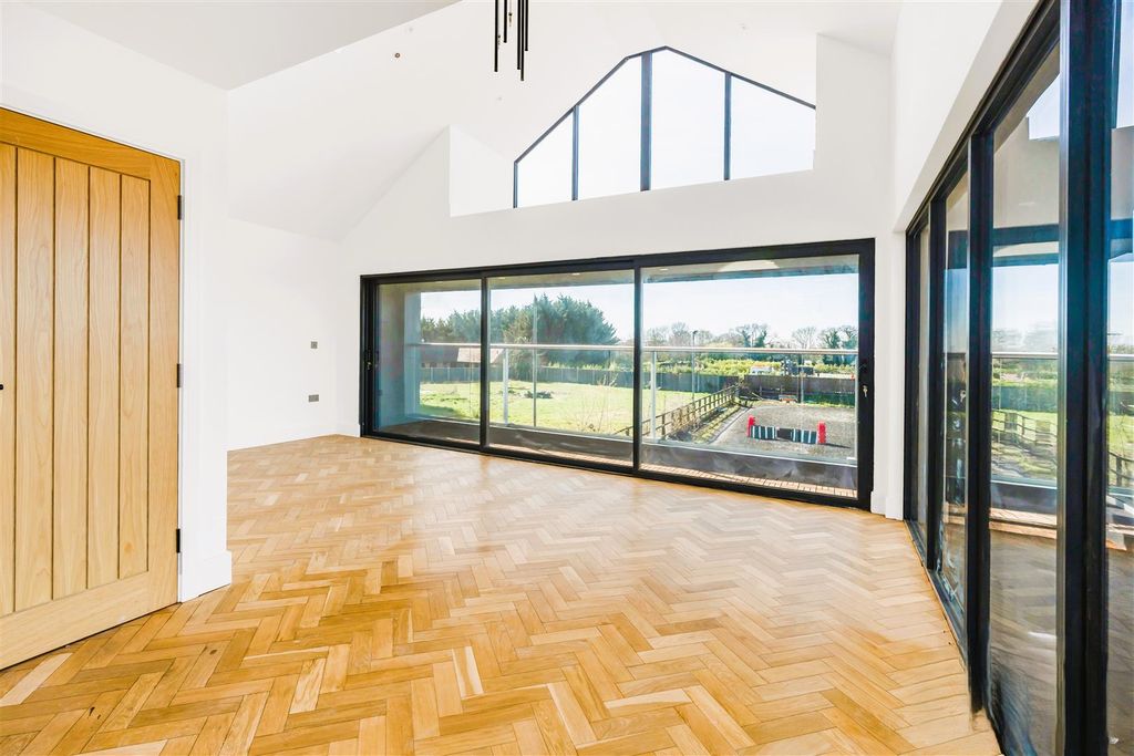 Property photo 3 of 19 AV503870.Jpg