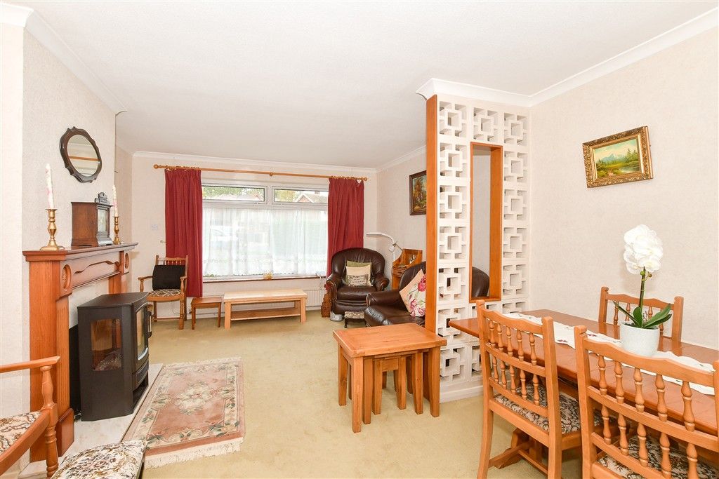 Property photo 1 of 11 Lounge