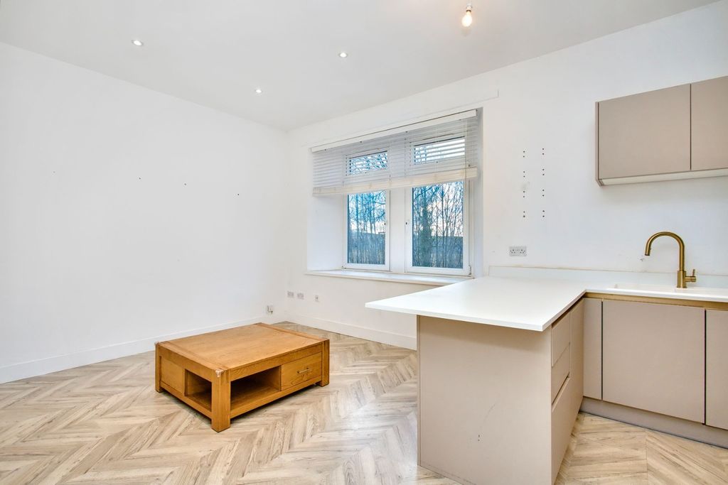 Property photo 2 of 12 4831152