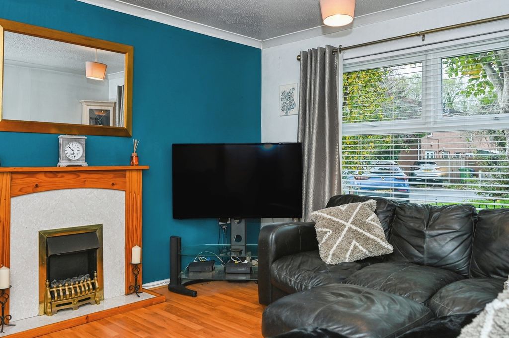 Property photo 3 of 23 Living Room