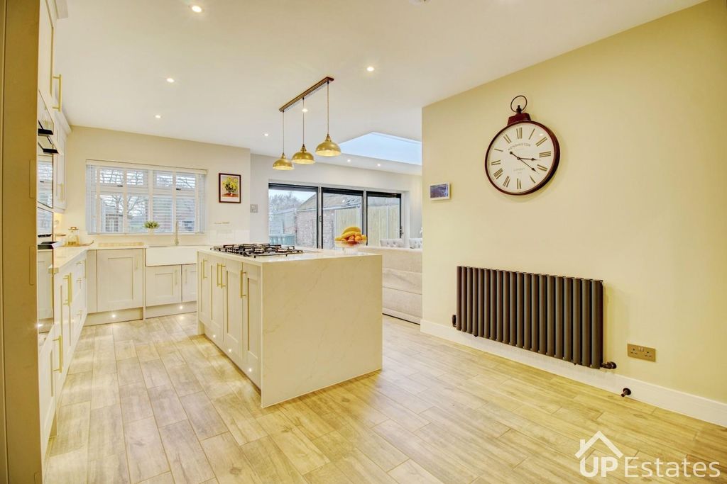 Property photo 2 of 35