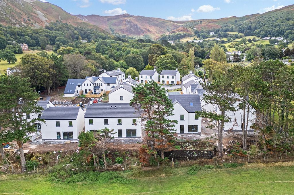Property photo 1 of 14 Y Bluen Goch