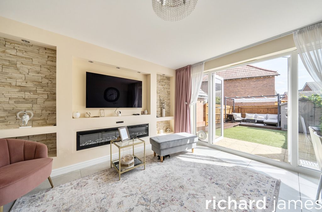 Property photo 2 of 12 B18d0ba97A874Bd1B9B9Fb082A480196