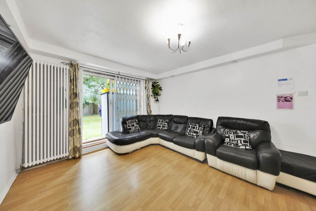 Property photo 2 of 26