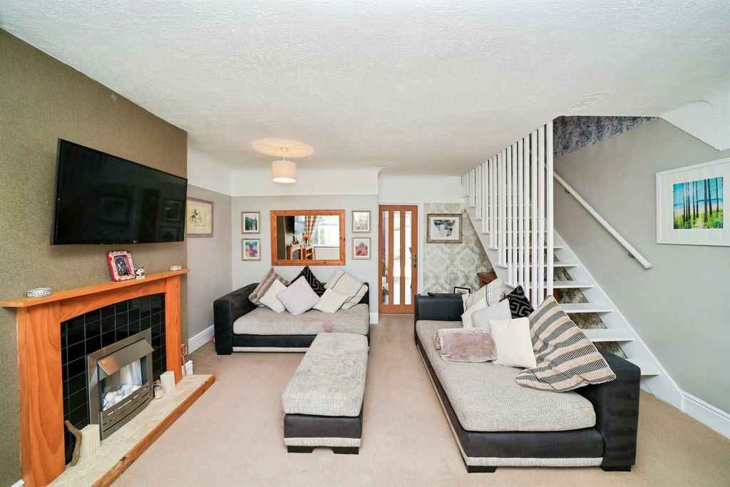 Property photo 2 of 17