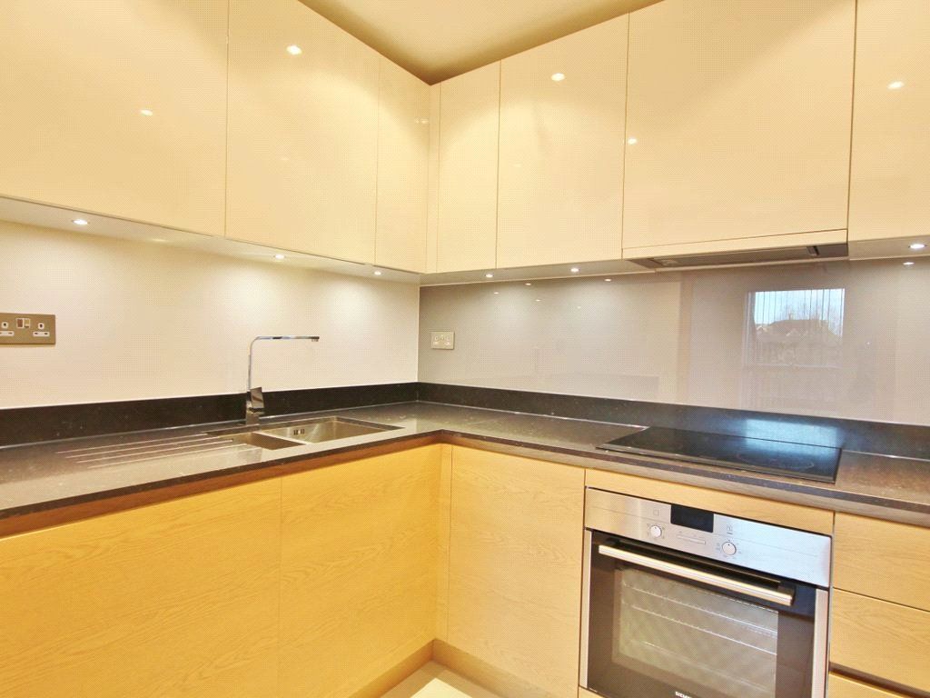 Property photo 3 of 11 Kitchen