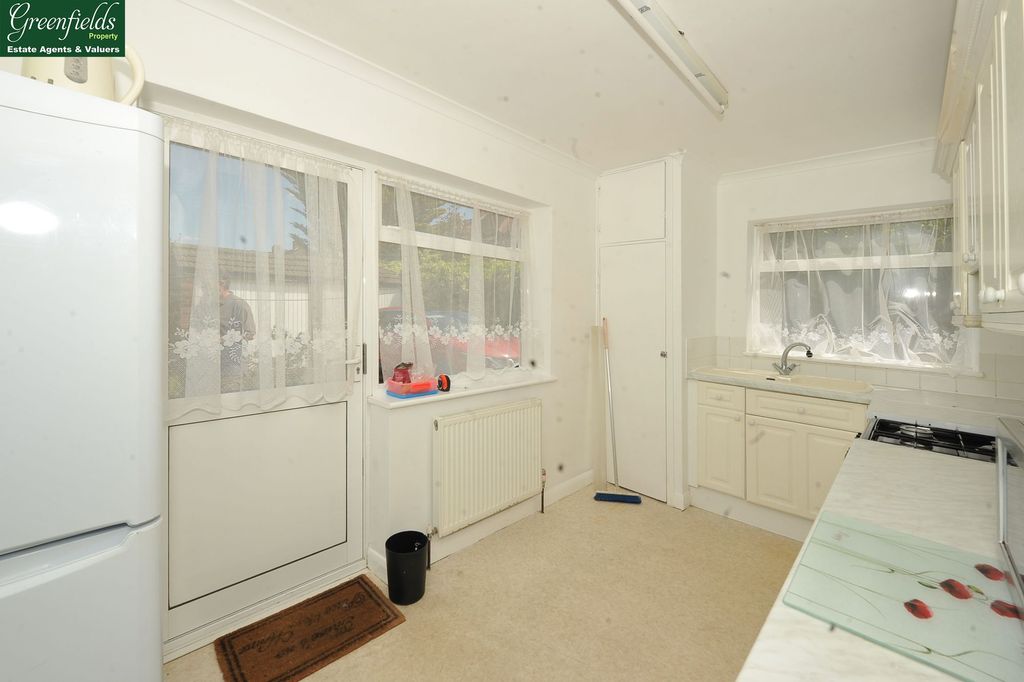 Property photo 3 of 7 Kitchen