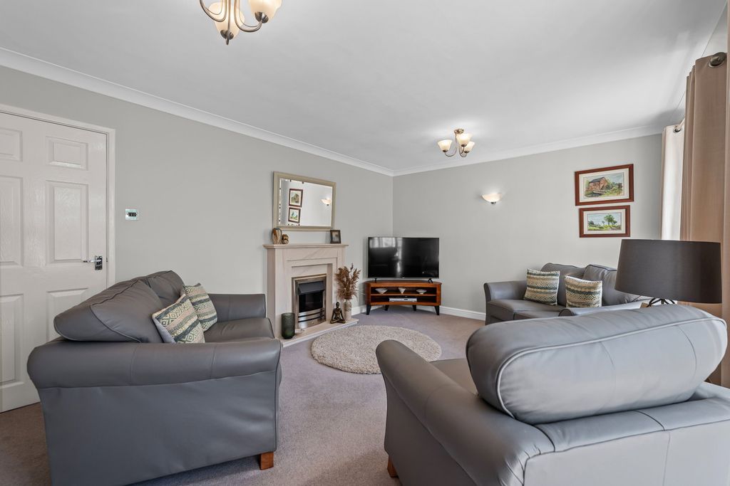 Property photo 2 of 31