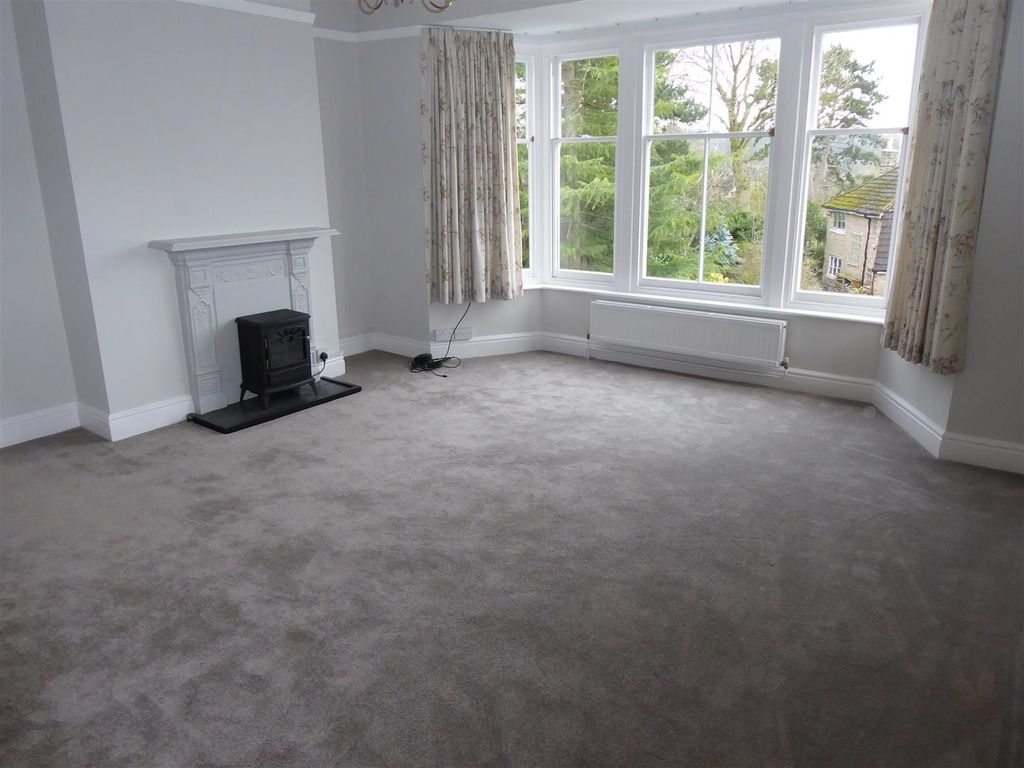 Property photo 2 of 12 Lounge