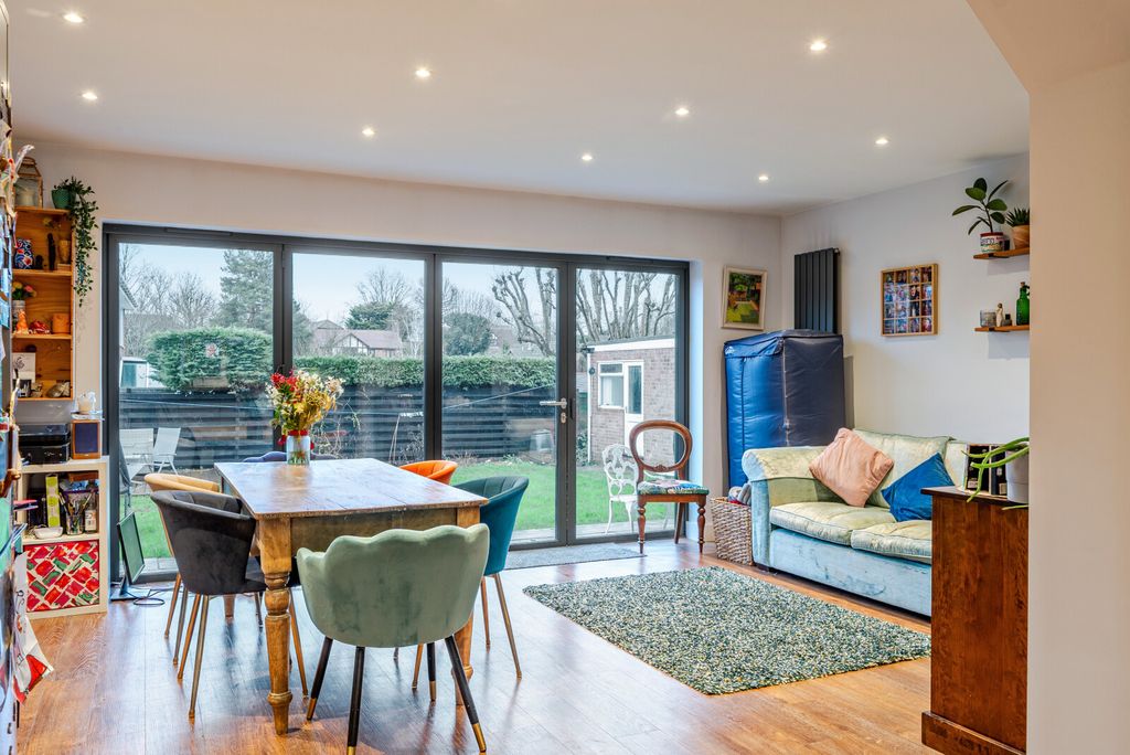 Property photo 2 of 17 1394669-10-6960Cb...