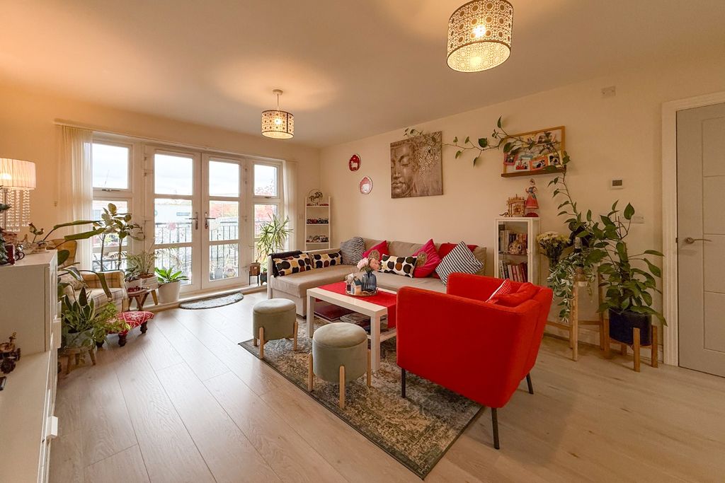 Property photo 2 of 17 4574985