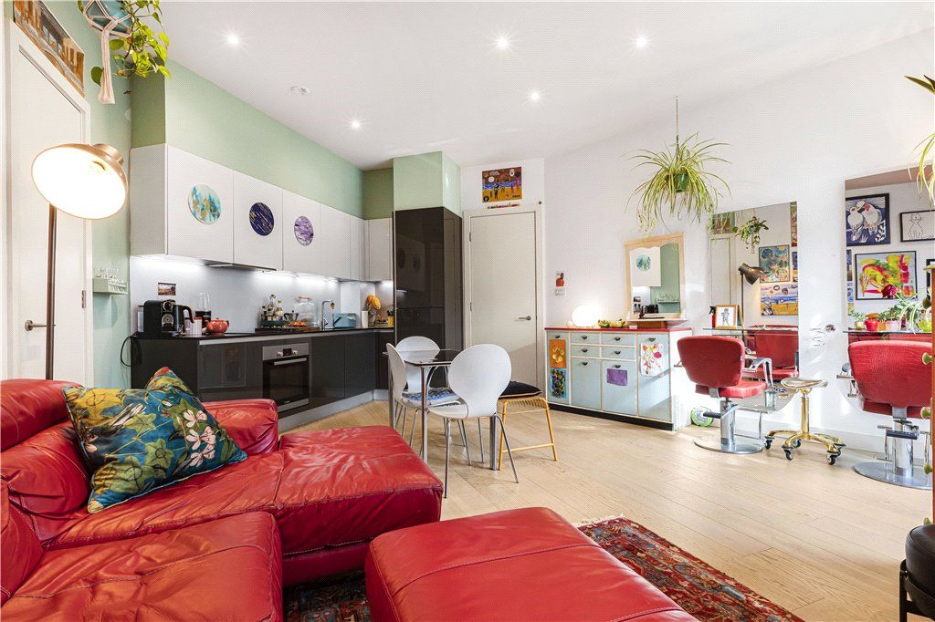 Property photo 2 of 20 Reception/Kitchen