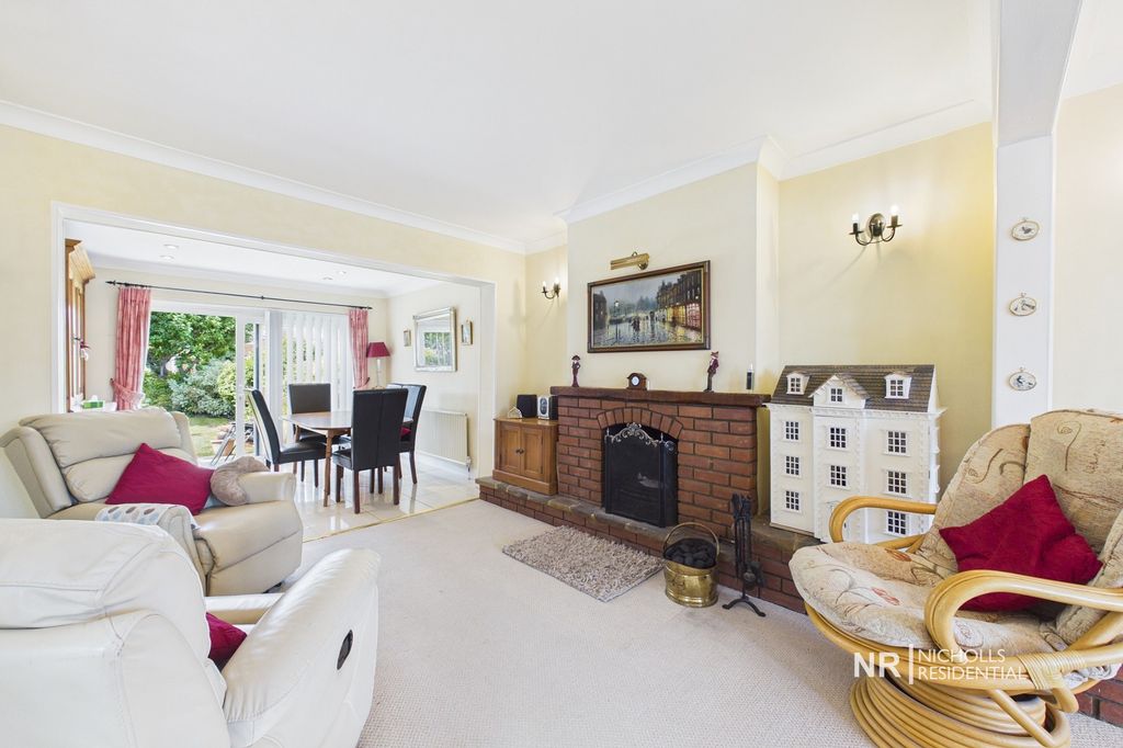 Property photo 3 of 23 Sitting Room