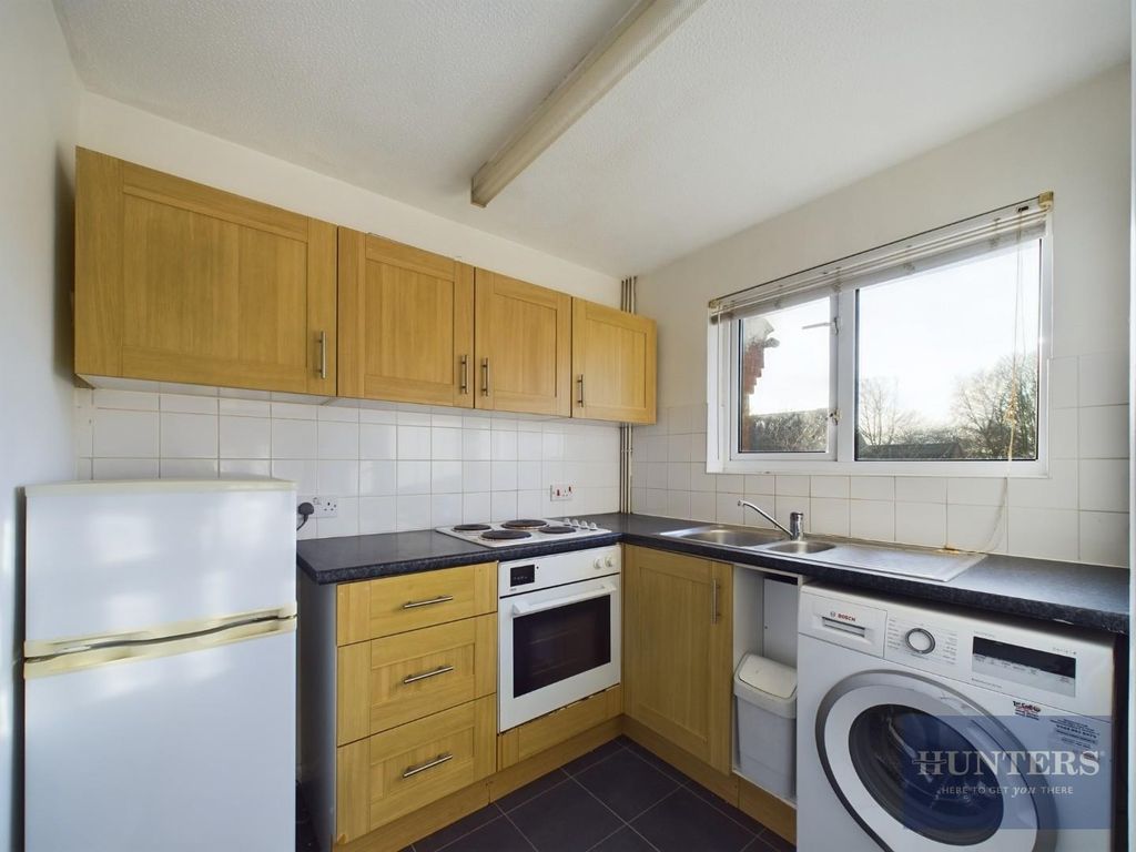 Property photo 3 of 6 Kitchen