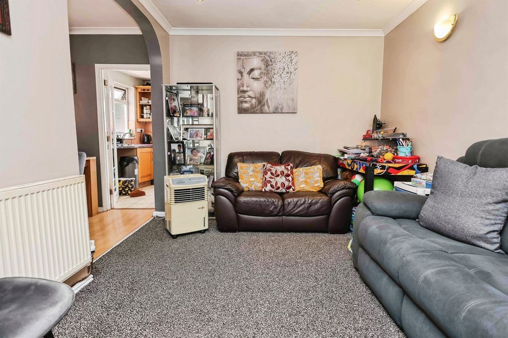 Property photo 2 of 11