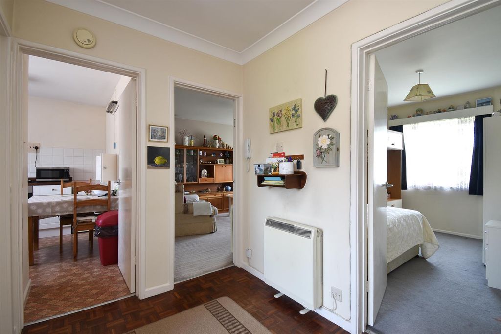 Property photo 2 of 15 Entrance Hall