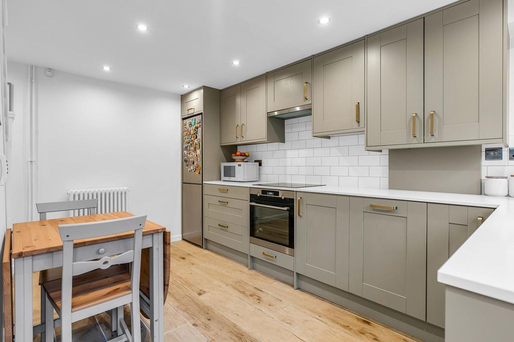 Property photo 3 of 23 Internal-Smalll-17.Jpg