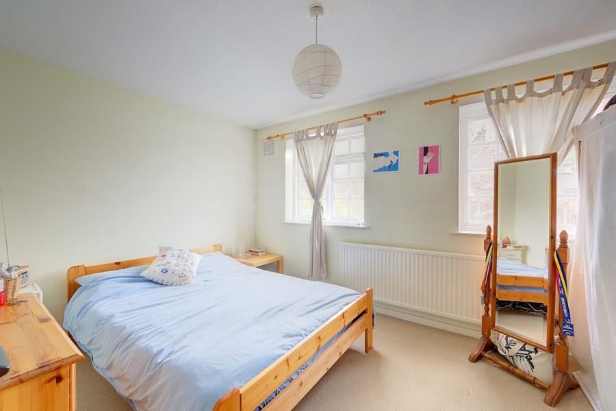Property photo 2 of 4 Ashdown Way 50 Bed W