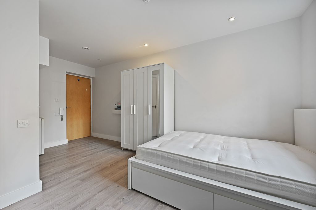 Property photo 1 of 7 Cs - Shady Lane - 27 (1)
