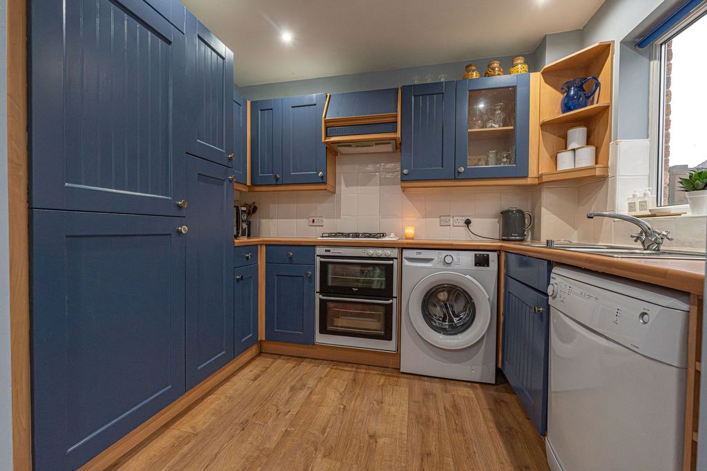 Property photo 3 of 27