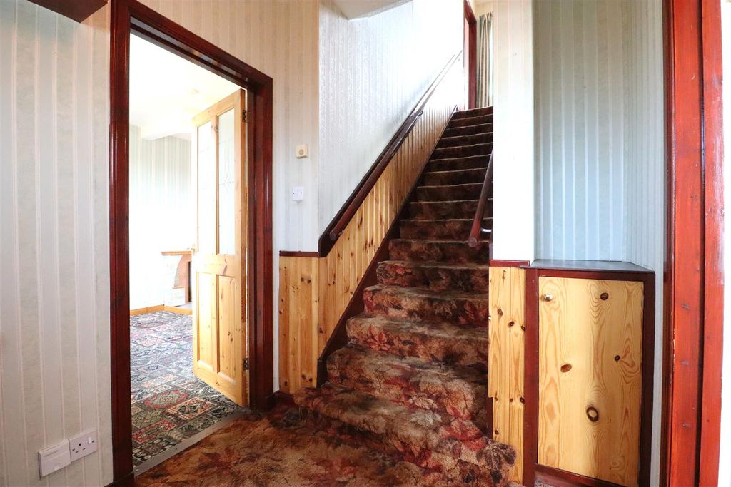 Property photo 2 of 26 Ent Hall.Jpg