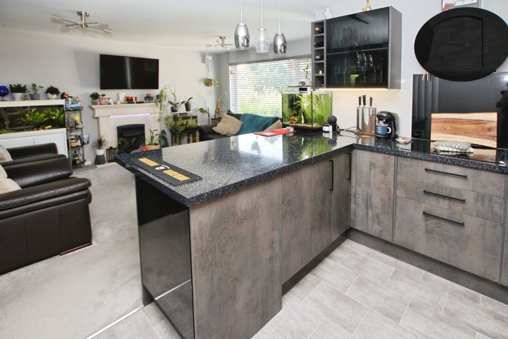 Property photo 3 of 13 5135294