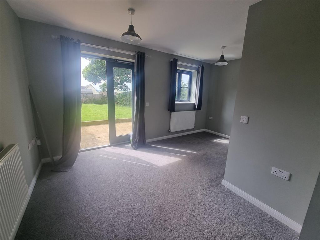 Property photo 2 of 9 52 Bownham Mead Living Room.Jpg