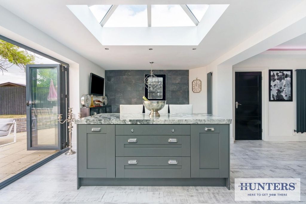 Property photo 1 of 40 94395_White House Selby Road Camblesforth (15) - C