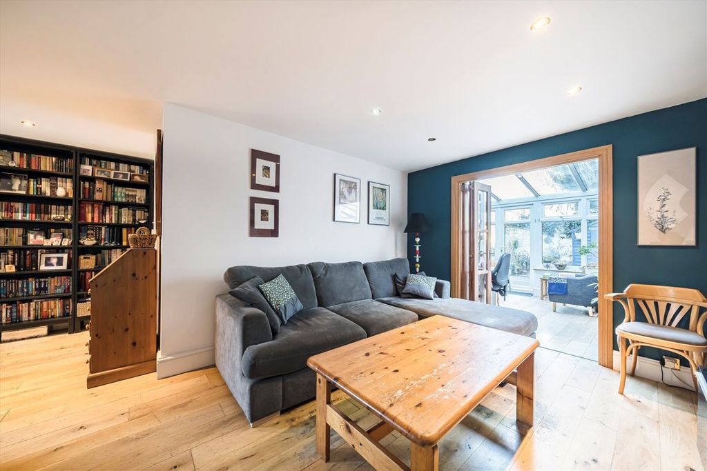 Property photo 2 of 8