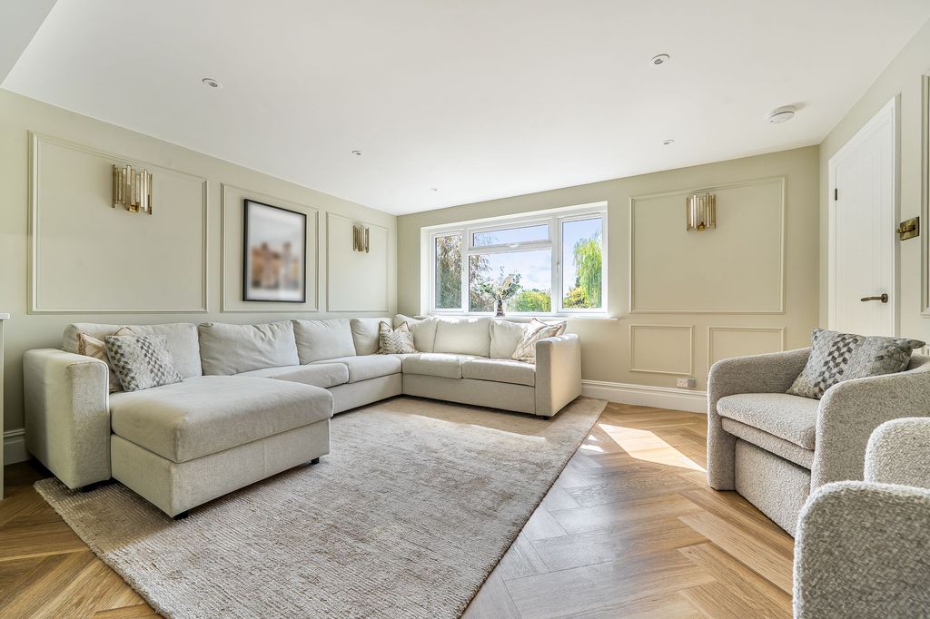 Property photo 2 of 23 Open Plan Living