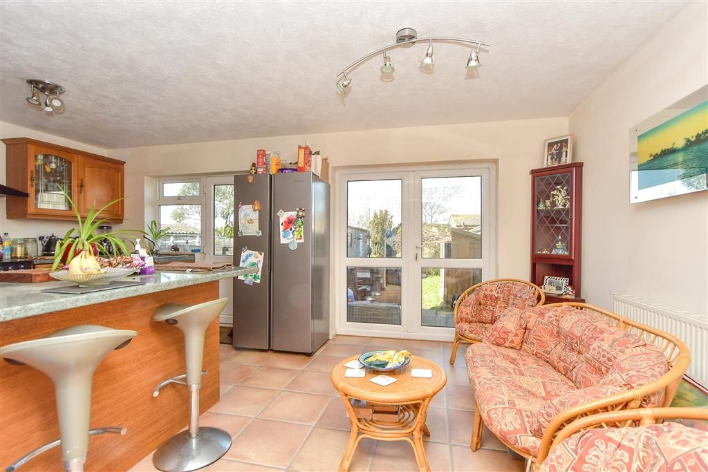 Property photo 1 of 15 Kitchen/Breakfast Area