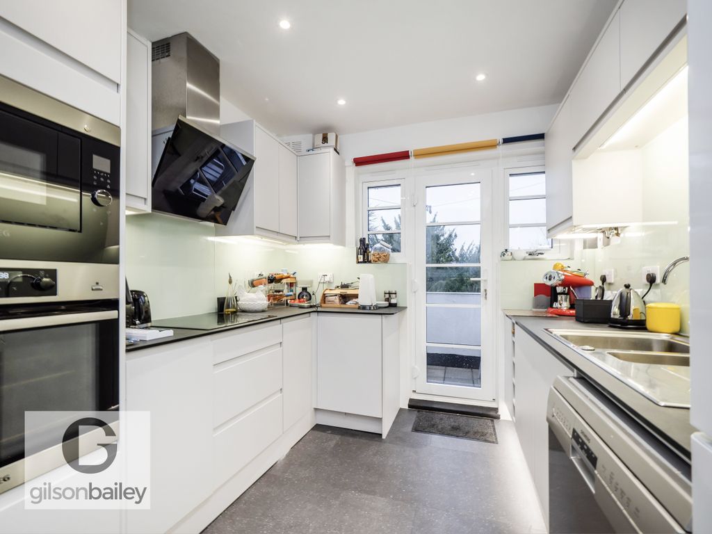 Property photo 3 of 17 4-8Bracondalecourt-6