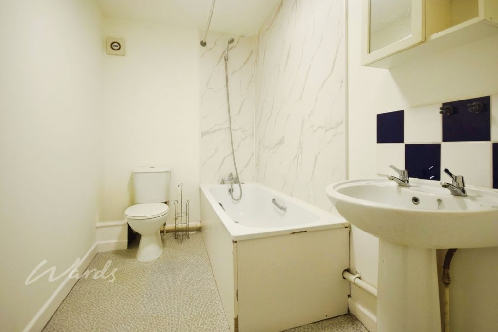 Property photo 3 of 5 Alfred Bathroom Use