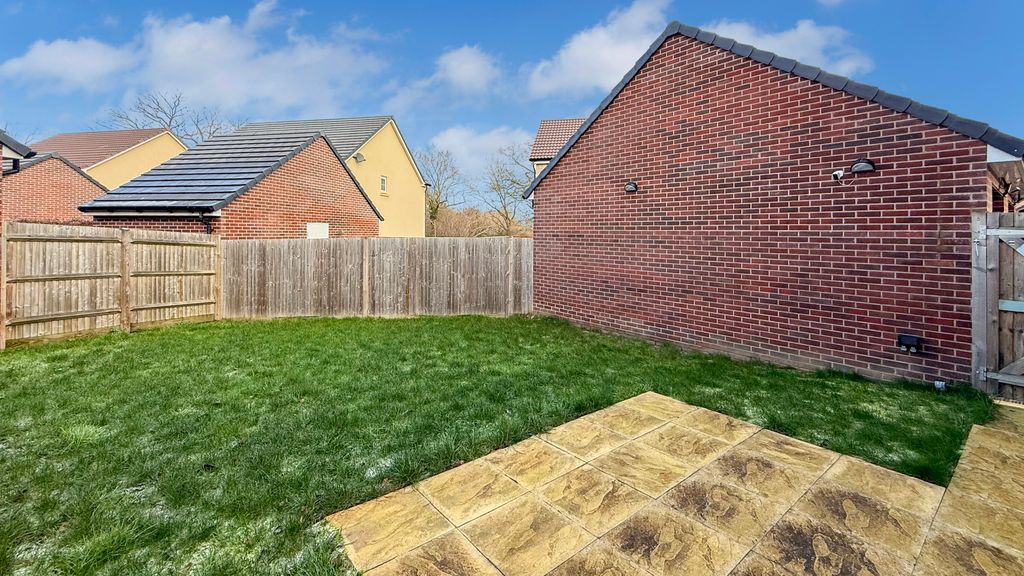 Property photo 2 of 17 Garden