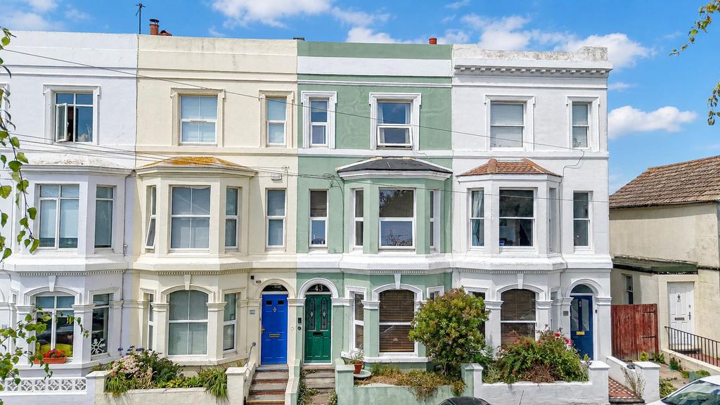 Property photo 1 of 33 3c7Df1E0-7F92-4c17-8068-4B24Bca96c3F.Png